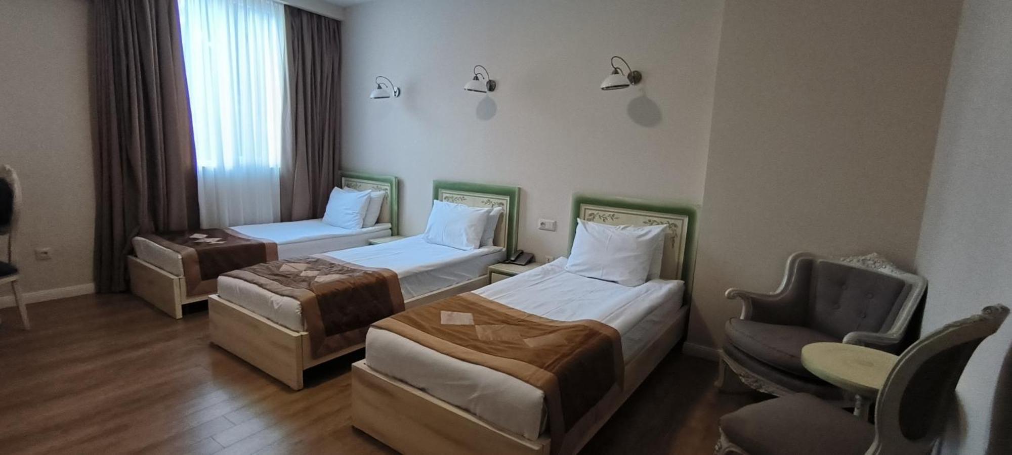 Prestige Palace - Esquisse Hotel Tiflis Oda fotoğraf