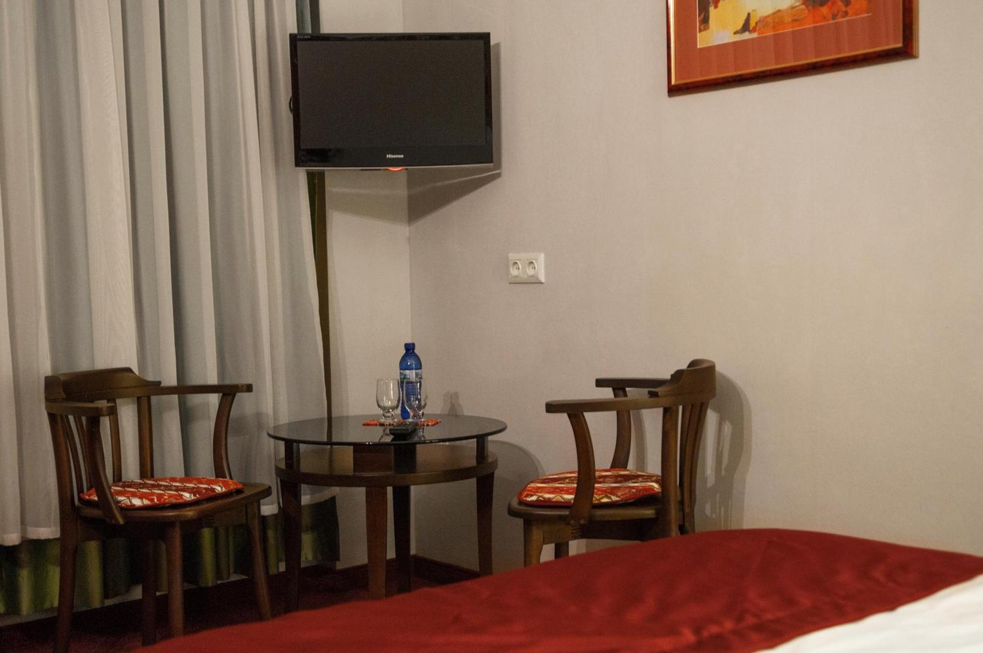 Prestige Palace - Esquisse Hotel Tiflis Oda fotoğraf