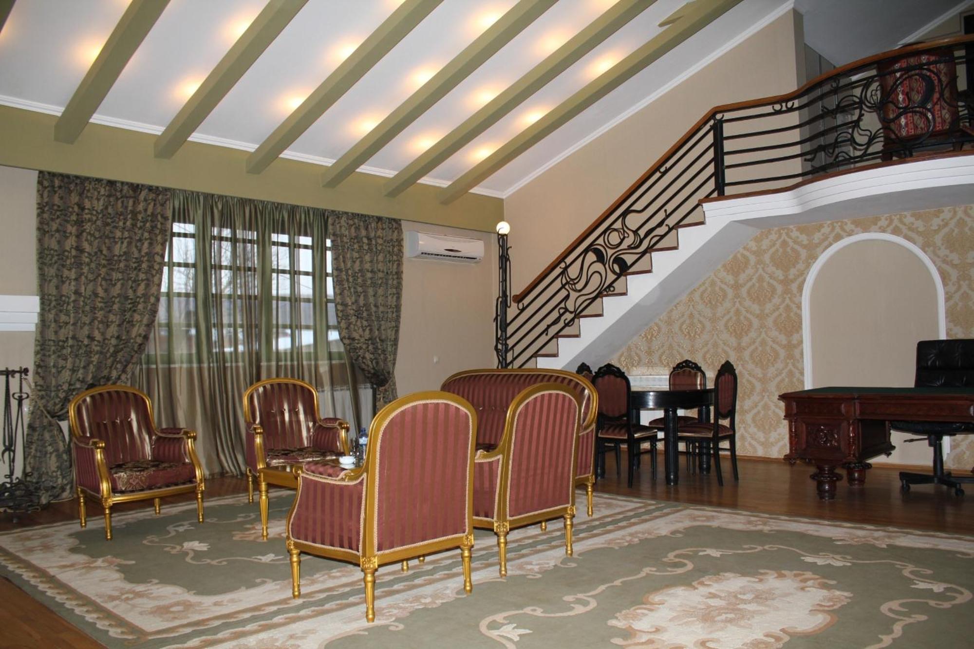 Prestige Palace - Esquisse Hotel Tiflis Oda fotoğraf