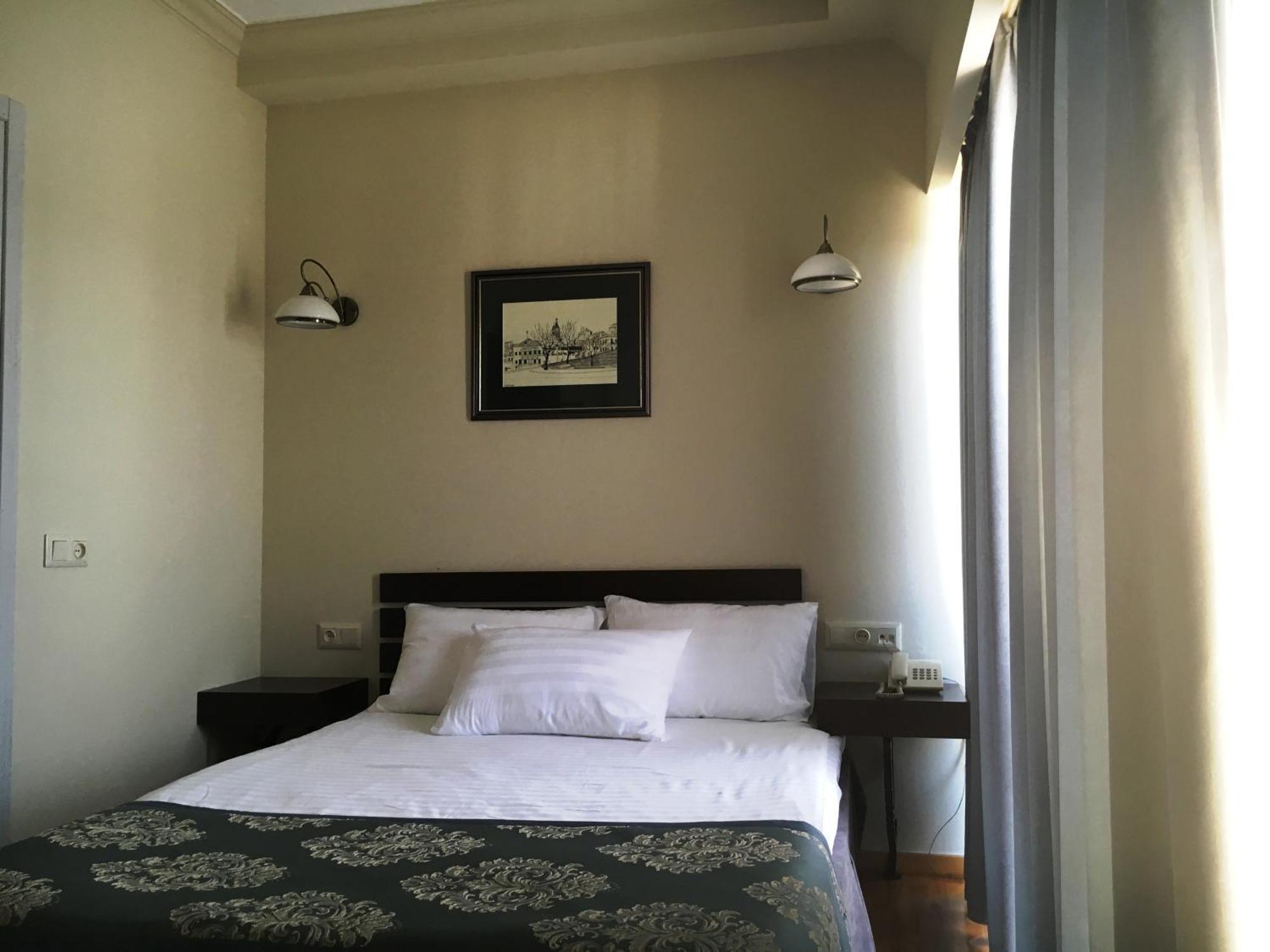 Prestige Palace - Esquisse Hotel Tiflis Oda fotoğraf